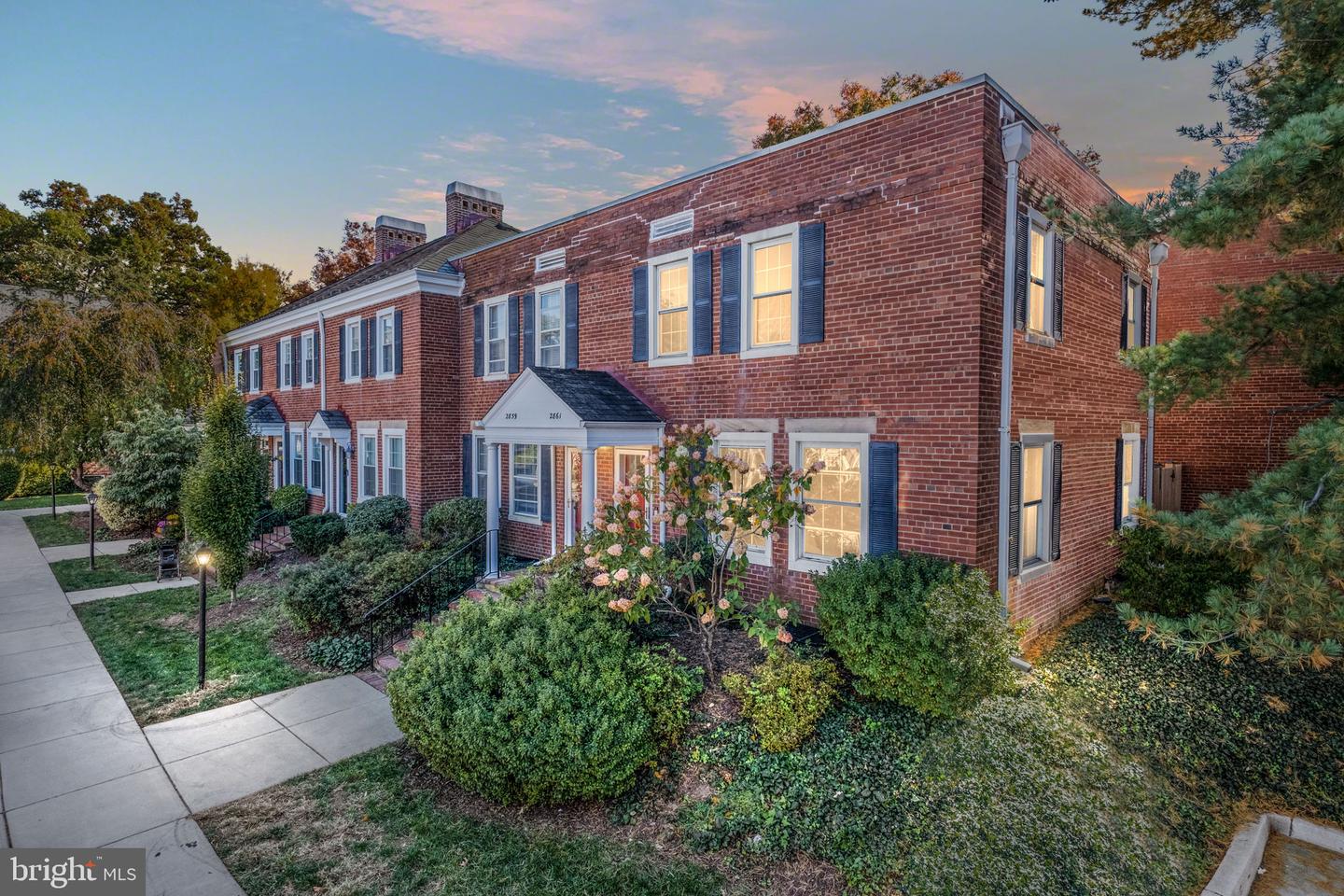 2861 S BUCHANAN ST, ARLINGTON, Virginia 22206, 2 Bedrooms Bedrooms, ,2 BathroomsBathrooms,Residential,For sale,2861 S BUCHANAN ST,VAAR2048946 MLS # VAAR2048946