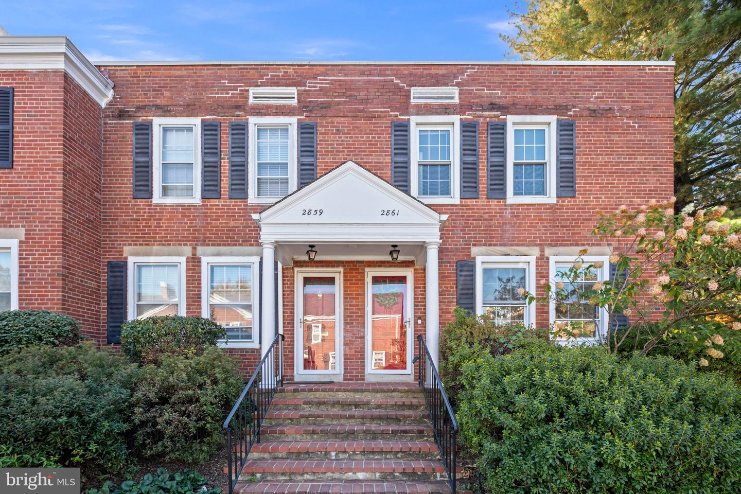 2861 S BUCHANAN ST, ARLINGTON, Virginia 22206, 2 Bedrooms Bedrooms, ,2 BathroomsBathrooms,Residential,For sale,2861 S BUCHANAN ST,VAAR2048946 MLS # VAAR2048946