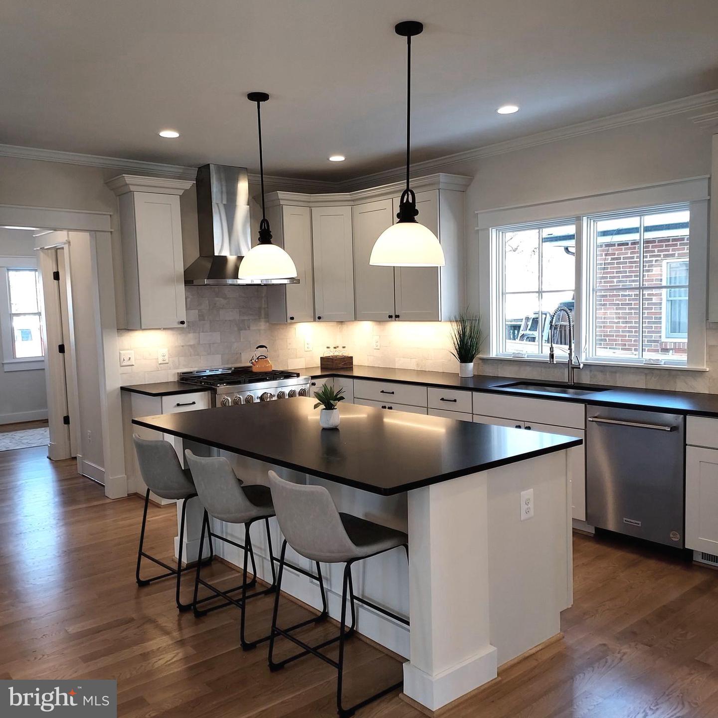 2917 18TH ST S, ARLINGTON, Virginia 22204, 6 Bedrooms Bedrooms, ,5 BathroomsBathrooms,Residential,For sale,2917 18TH ST S,VAAR2049944 MLS # VAAR2049944