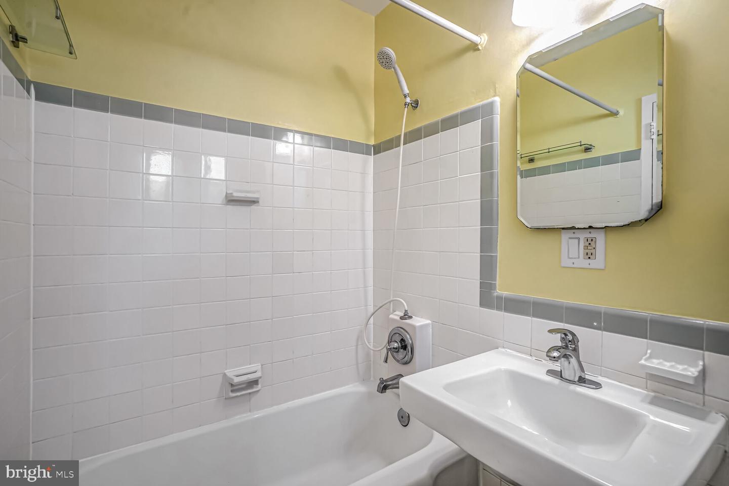 3318 CORYELL LN, ALEXANDRIA, Virginia 22302, 1 Bedroom Bedrooms, ,1 BathroomBathrooms,Residential,For sale,3318 CORYELL LN,VAAX2039118 MLS # VAAX2039118