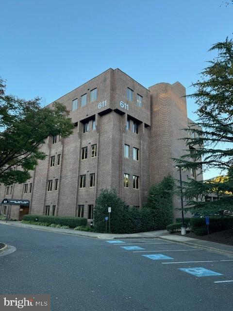 611 S CARLIN SPRINGS RD #409, ARLINGTON, Virginia 22204, ,Land,For sale,611 S CARLIN SPRINGS RD #409,VAAR2050130 MLS # VAAR2050130