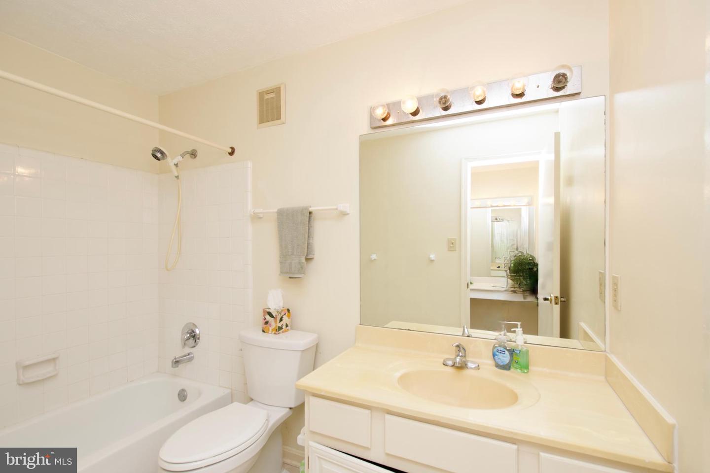 10066 OAKTON TERRACE RD #10066, OAKTON, Virginia 22124, 2 Bedrooms Bedrooms, ,2 BathroomsBathrooms,Residential,For sale,10066 OAKTON TERRACE RD #10066,VAFX2207380 MLS # VAFX2207380