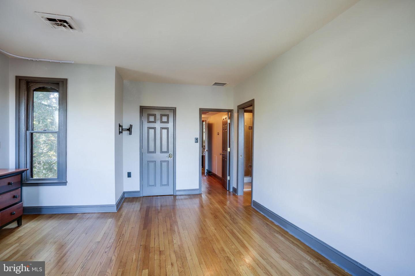 1 D ST SE, WASHINGTON, District Of Columbia 20003, 3 Bedrooms Bedrooms, ,3 BathroomsBathrooms,Residential,For sale,1 D ST SE,DCDC2166288 MLS # DCDC2166288