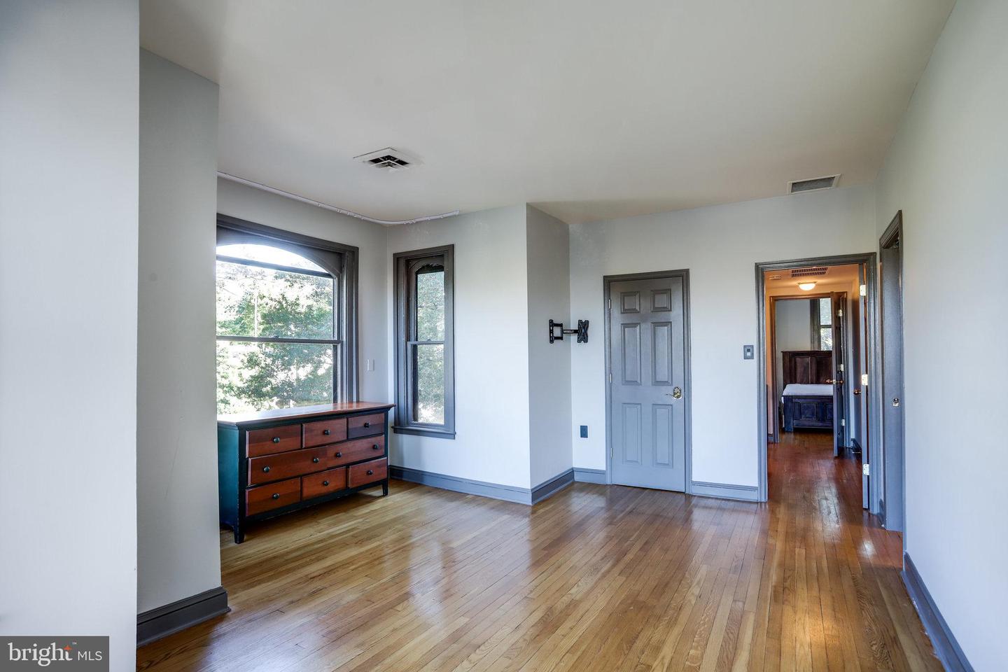 1 D ST SE, WASHINGTON, District Of Columbia 20003, 3 Bedrooms Bedrooms, ,3 BathroomsBathrooms,Residential,For sale,1 D ST SE,DCDC2166288 MLS # DCDC2166288