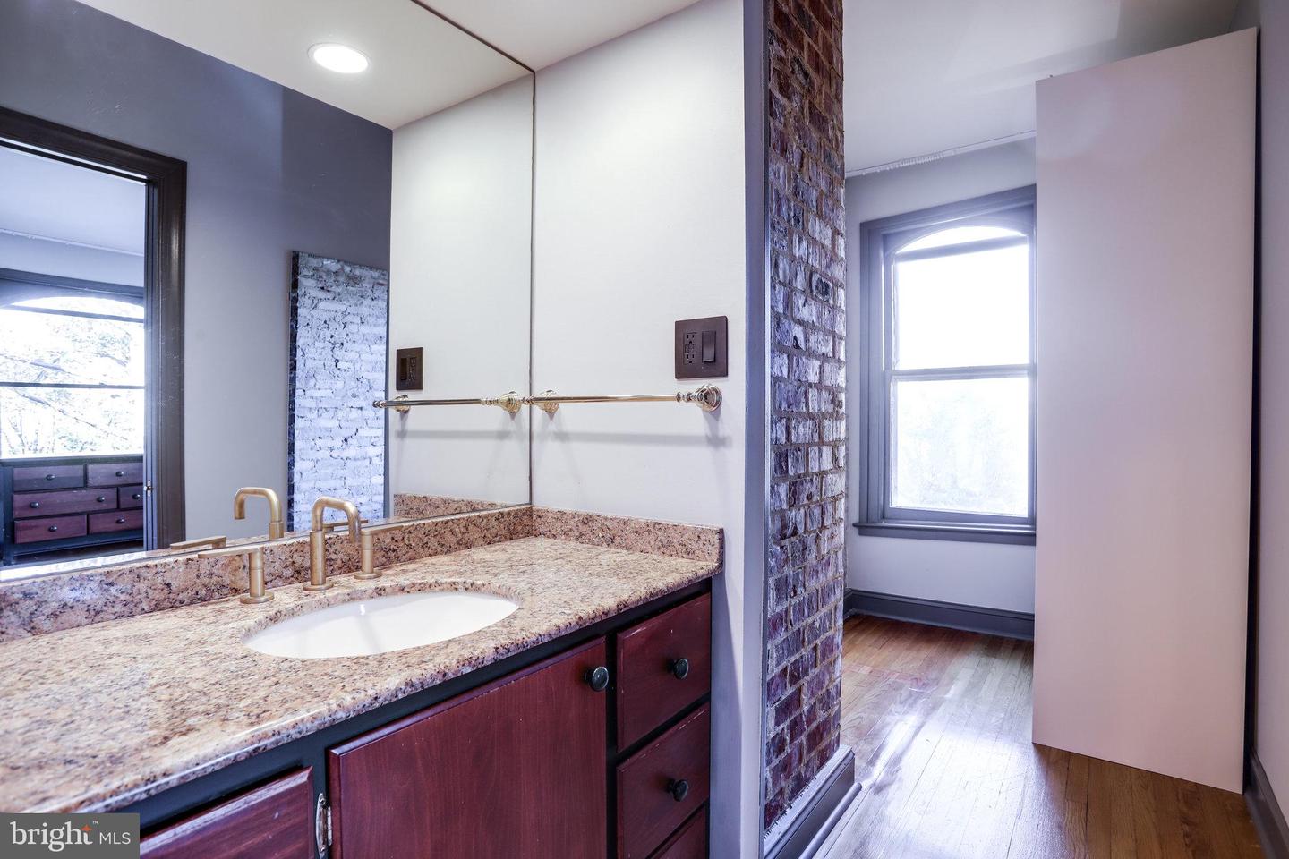 1 D ST SE, WASHINGTON, District Of Columbia 20003, 3 Bedrooms Bedrooms, ,3 BathroomsBathrooms,Residential,For sale,1 D ST SE,DCDC2166288 MLS # DCDC2166288