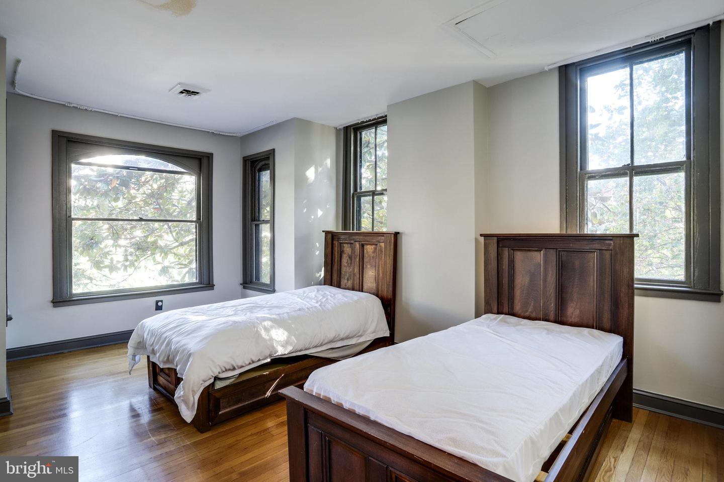 1 D ST SE, WASHINGTON, District Of Columbia 20003, 3 Bedrooms Bedrooms, ,3 BathroomsBathrooms,Residential,For sale,1 D ST SE,DCDC2166288 MLS # DCDC2166288