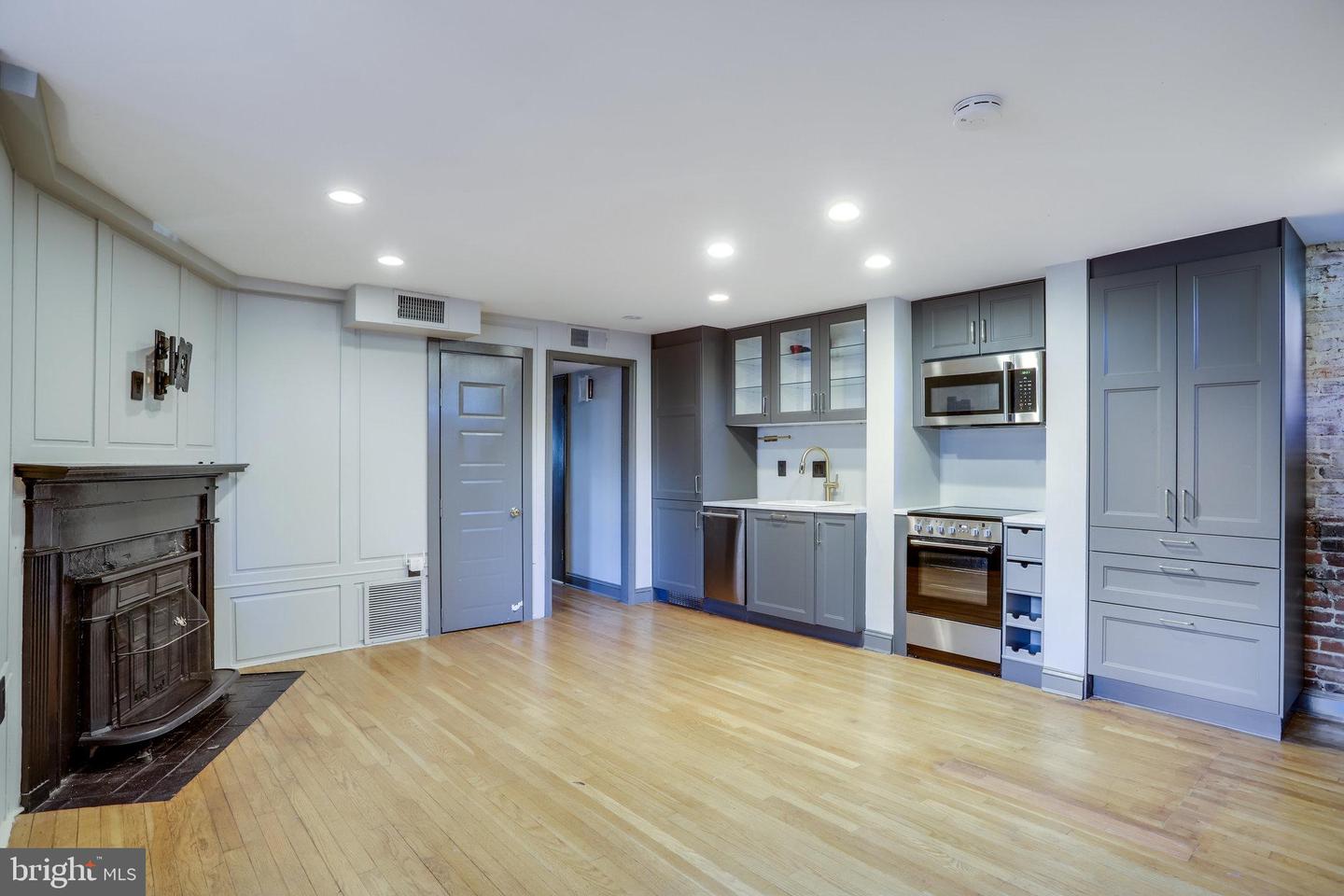 1 D ST SE, WASHINGTON, District Of Columbia 20003, 3 Bedrooms Bedrooms, ,3 BathroomsBathrooms,Residential,For sale,1 D ST SE,DCDC2166288 MLS # DCDC2166288