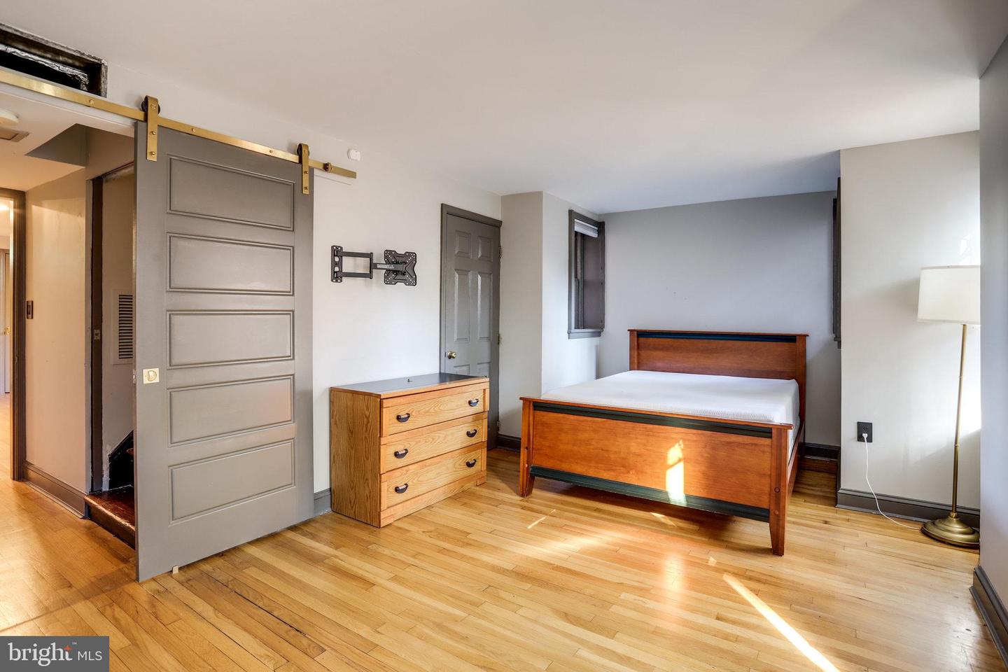 1 D ST SE, WASHINGTON, District Of Columbia 20003, 3 Bedrooms Bedrooms, ,3 BathroomsBathrooms,Residential,For sale,1 D ST SE,DCDC2166288 MLS # DCDC2166288