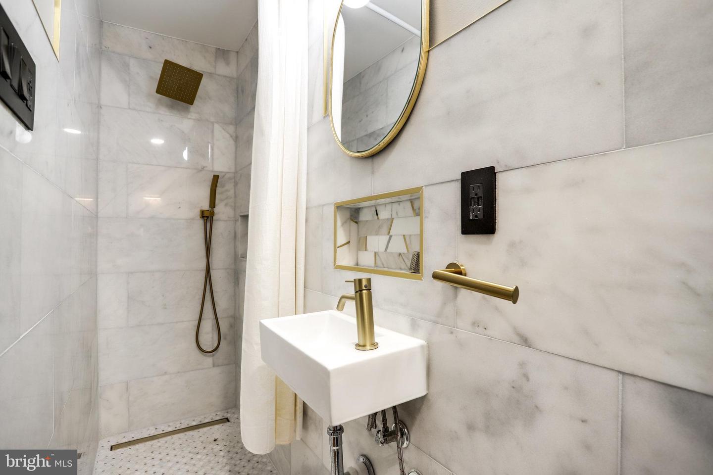 1 D ST SE, WASHINGTON, District Of Columbia 20003, 3 Bedrooms Bedrooms, ,3 BathroomsBathrooms,Residential,For sale,1 D ST SE,DCDC2166288 MLS # DCDC2166288