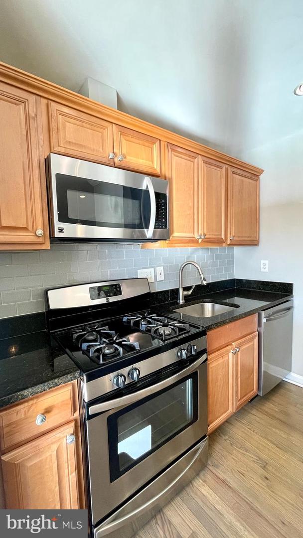 7528 SAVANNAH ST #203, FALLS CHURCH, Virginia 22043, 2 Bedrooms Bedrooms, ,1 BathroomBathrooms,Residential,For sale,7528 SAVANNAH ST #203,VAFX2207844 MLS # VAFX2207844