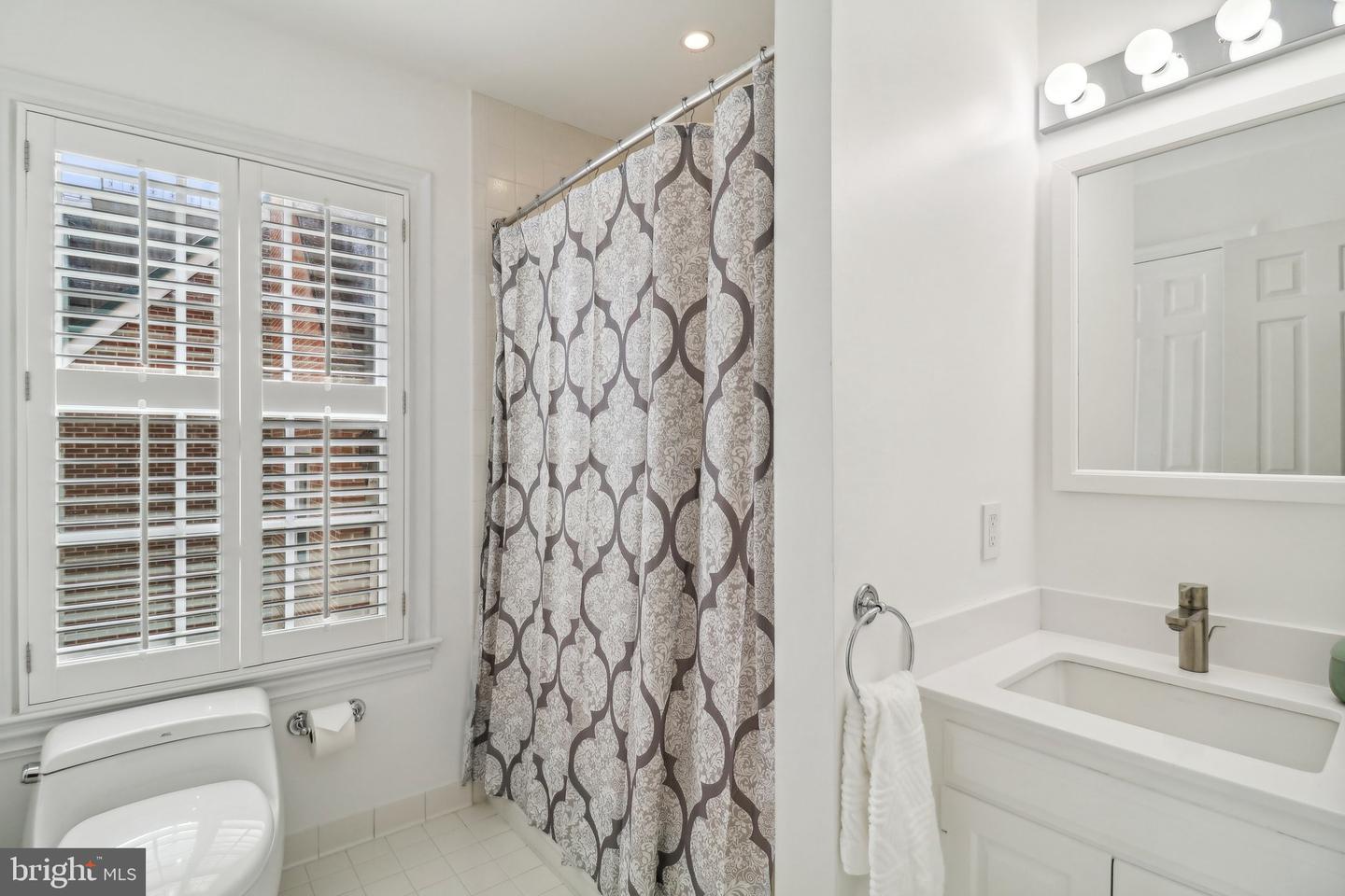 126 WATERFORD PL, ALEXANDRIA, Virginia 22314, 3 Bedrooms Bedrooms, ,3 BathroomsBathrooms,Residential,For sale,126 WATERFORD PL,VAAX2039148 MLS # VAAX2039148