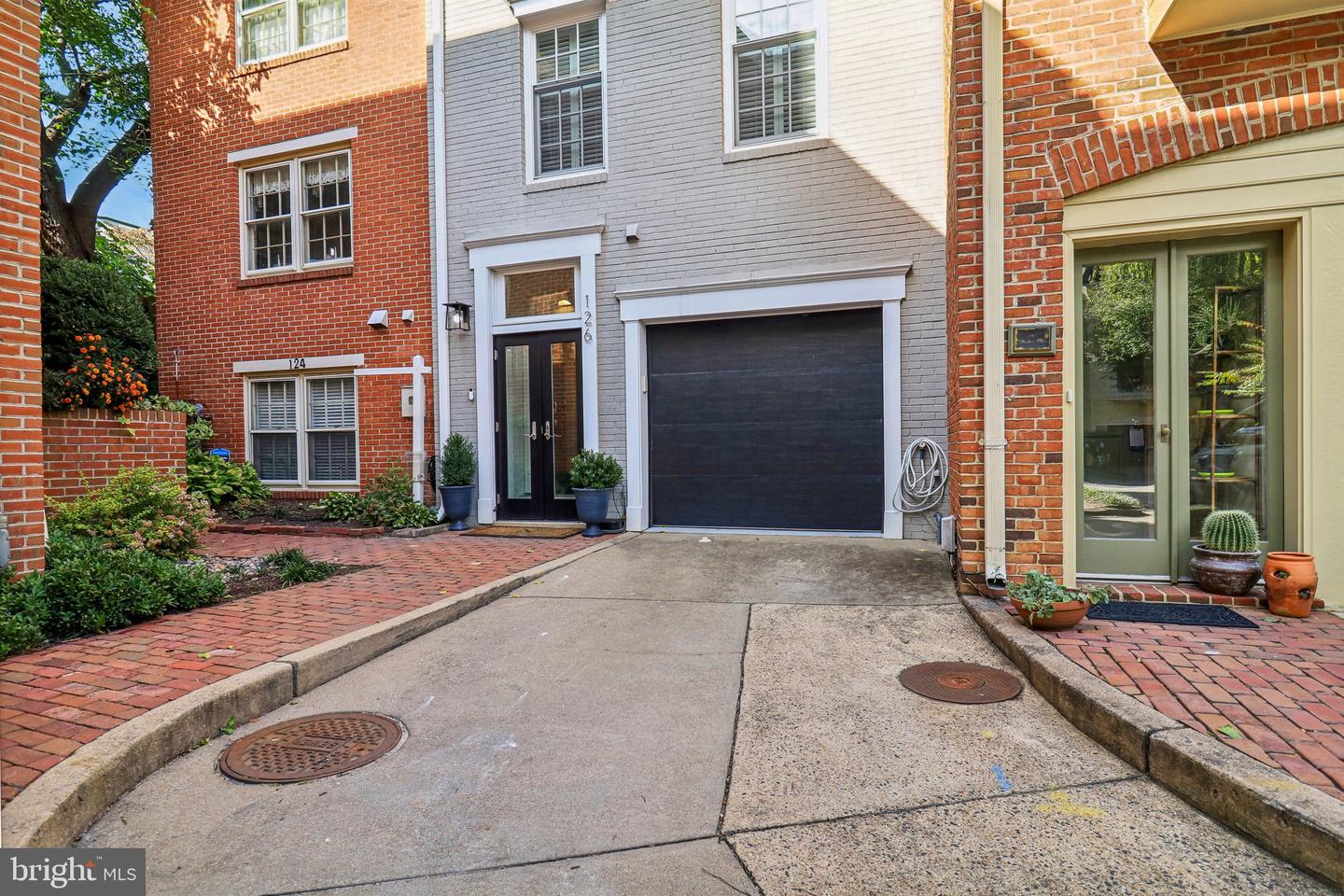 126 WATERFORD PL, ALEXANDRIA, Virginia 22314, 3 Bedrooms Bedrooms, ,3 BathroomsBathrooms,Residential,For sale,126 WATERFORD PL,VAAX2039148 MLS # VAAX2039148