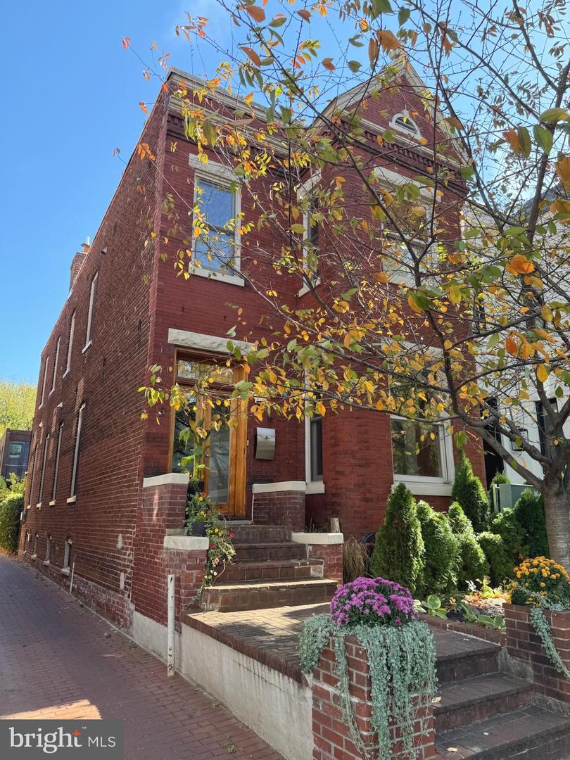 135 13TH ST NE, WASHINGTON, District Of Columbia 20002, 6 Bedrooms Bedrooms, ,6 BathroomsBathrooms,Residential,For sale,135 13TH ST NE,DCDC2164582 MLS # DCDC2164582