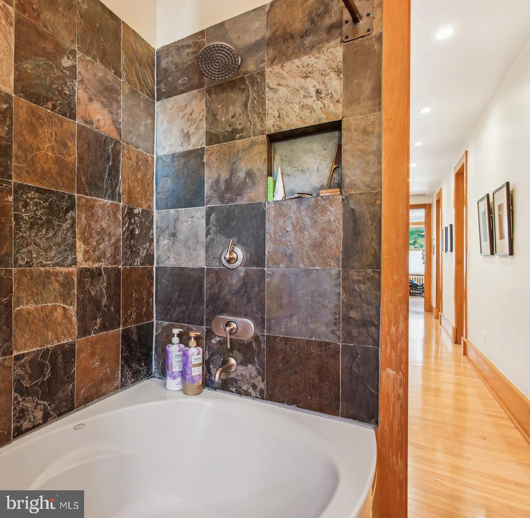 135 13TH ST NE, WASHINGTON, District Of Columbia 20002, 6 Bedrooms Bedrooms, ,6 BathroomsBathrooms,Residential,For sale,135 13TH ST NE,DCDC2164582 MLS # DCDC2164582