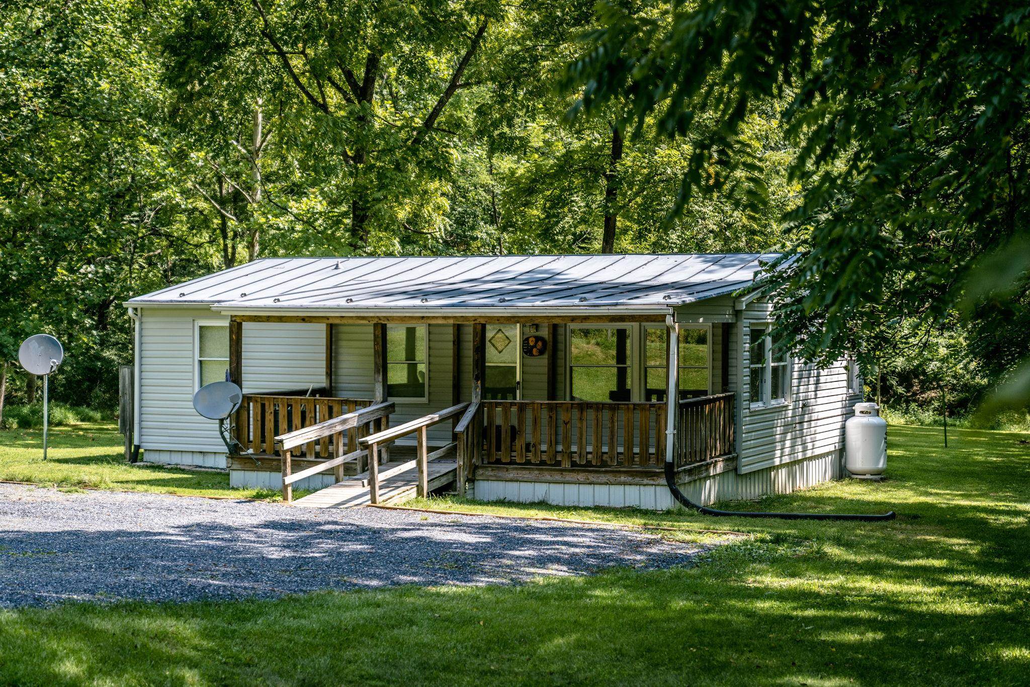 414 BEAR TRAP FARM RD, MOUNT SOLON, Virginia 22843, 3 Bedrooms Bedrooms, ,2 BathroomsBathrooms,Residential,414 BEAR TRAP FARM RD,658248 MLS # 658248