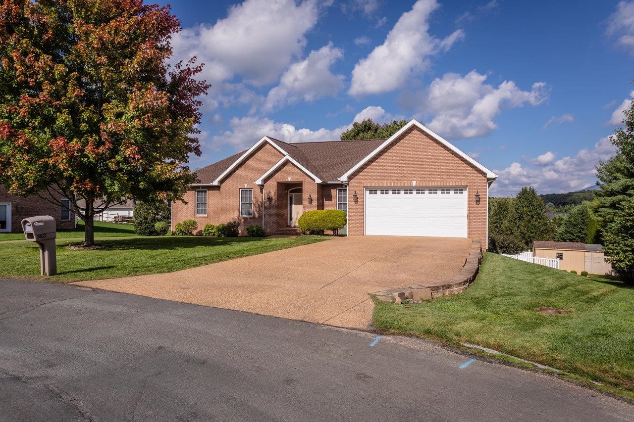 3821 BRIGADE CT, PENN LAIRD, Virginia 22846, 6 Bedrooms Bedrooms, ,4 BathroomsBathrooms,Residential,3821 BRIGADE CT,657479 MLS # 657479