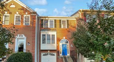 4017 DOGBERRY LN, FAIRFAX, Virginia 22033, 3 Bedrooms Bedrooms, ,3 BathroomsBathrooms,Residential,For sale,4017 DOGBERRY LN,VAFX2208098 MLS # VAFX2208098