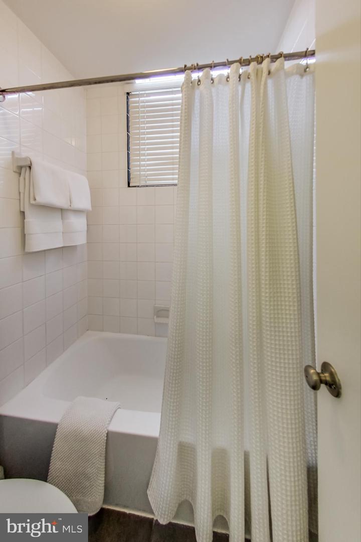 3100 WISCONSIN AVE NW #B12, WASHINGTON, District Of Columbia 20016, 1 Bedroom Bedrooms, ,1 BathroomBathrooms,Residential,For sale,3100 WISCONSIN AVE NW #B12,DCDC2166488 MLS # DCDC2166488