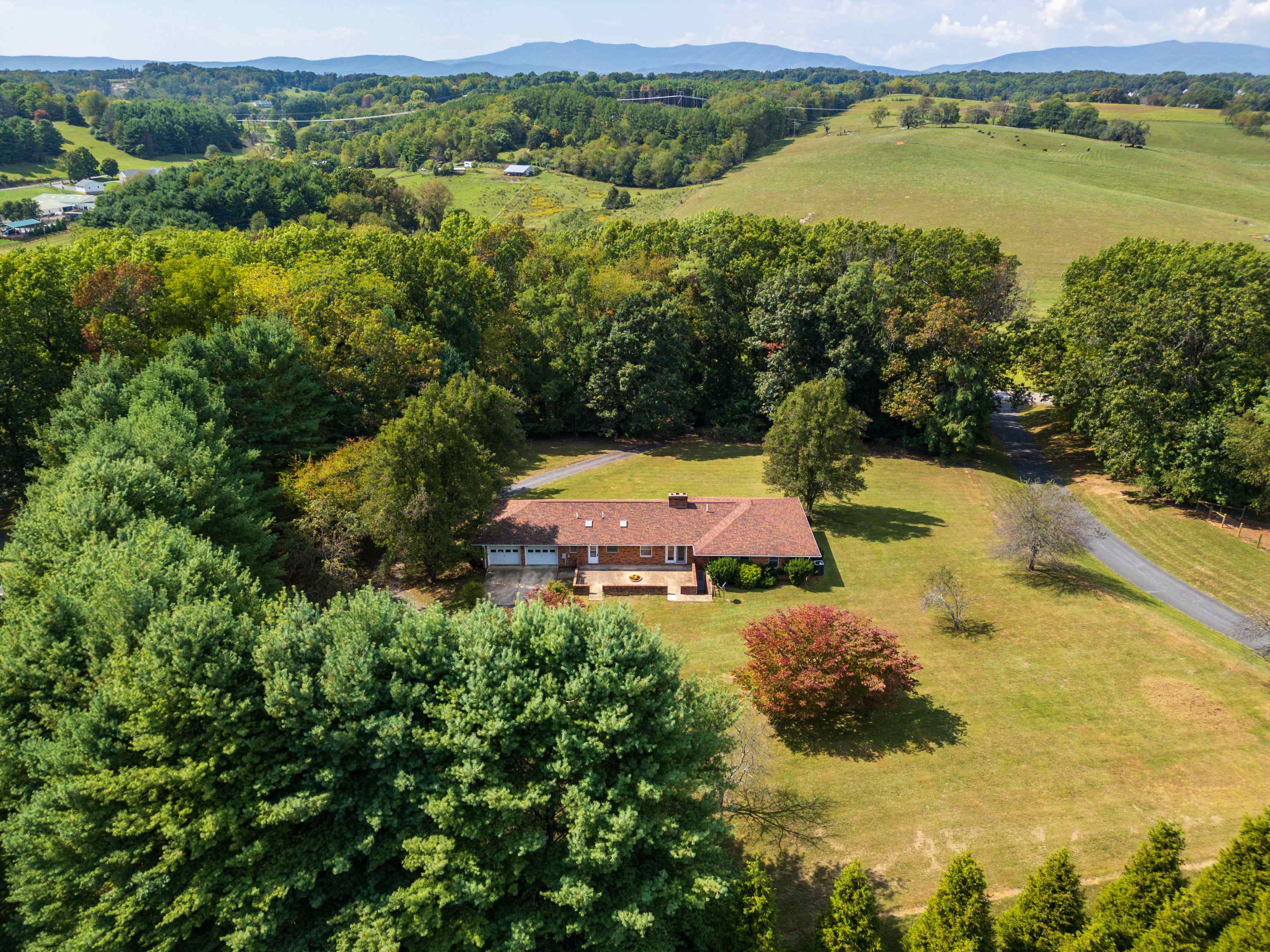 626 FROG POND RD, STAUNTON, Virginia 24401, 3 Bedrooms Bedrooms, ,4 BathroomsBathrooms,Residential,626 FROG POND RD,657142 MLS # 657142