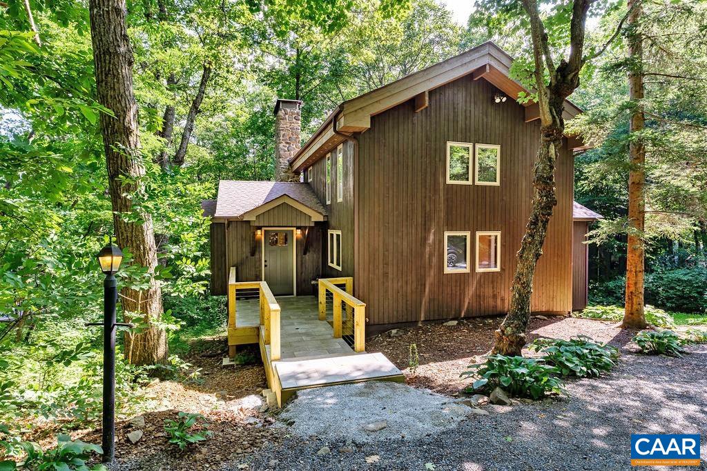 Charming mountain home located right next to the access to Lower Shamokin Falls Trail