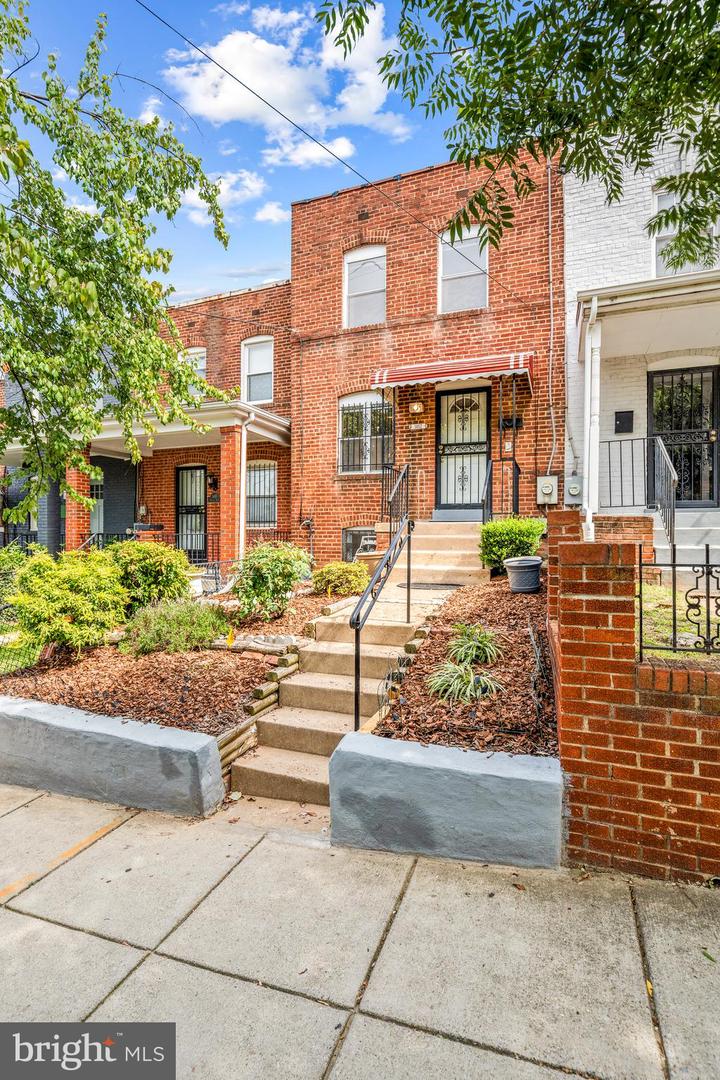 1462 HOWARD RD SE, WASHINGTON, District Of Columbia 20020, 3 Bedrooms Bedrooms, ,2 BathroomsBathrooms,Residential,For sale,1462 HOWARD RD SE,DCDC2156604 MLS # DCDC2156604