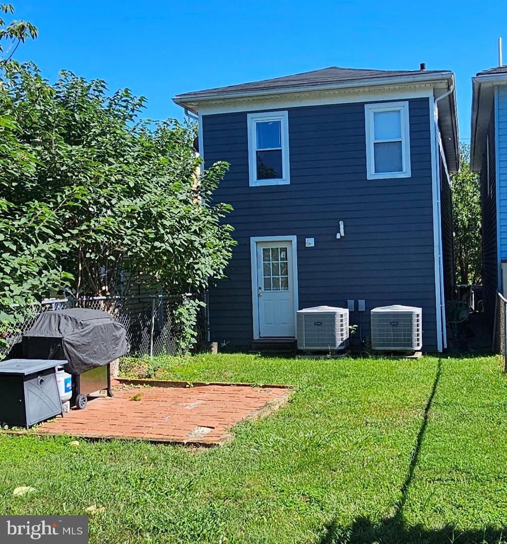 321 WOLFE ST, FREDERICKSBURG, Virginia 22401, 3 Bedrooms Bedrooms, 6 Rooms Rooms,1 BathroomBathrooms,Residential,For sale,321 WOLFE ST,VAFB2006688 MLS # VAFB2006688