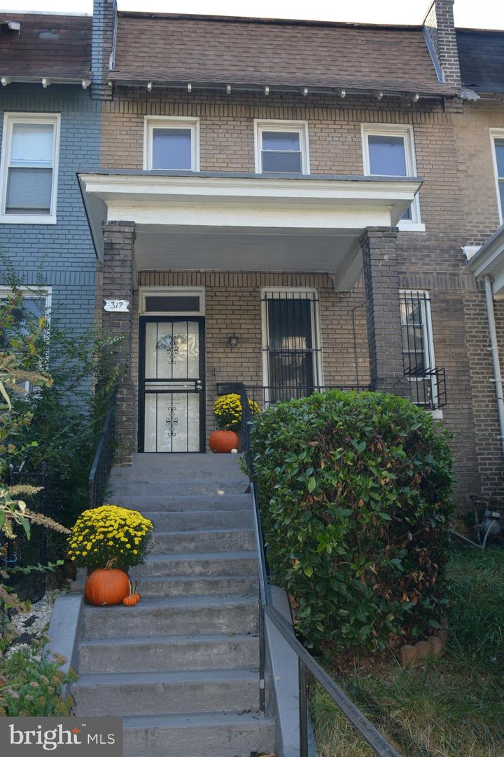 317 L ST NE, WASHINGTON, District Of Columbia 20002, 3 Bedrooms Bedrooms, ,2 BathroomsBathrooms,Residential,For sale,317 L ST NE,DCDC2163404 MLS # DCDC2163404