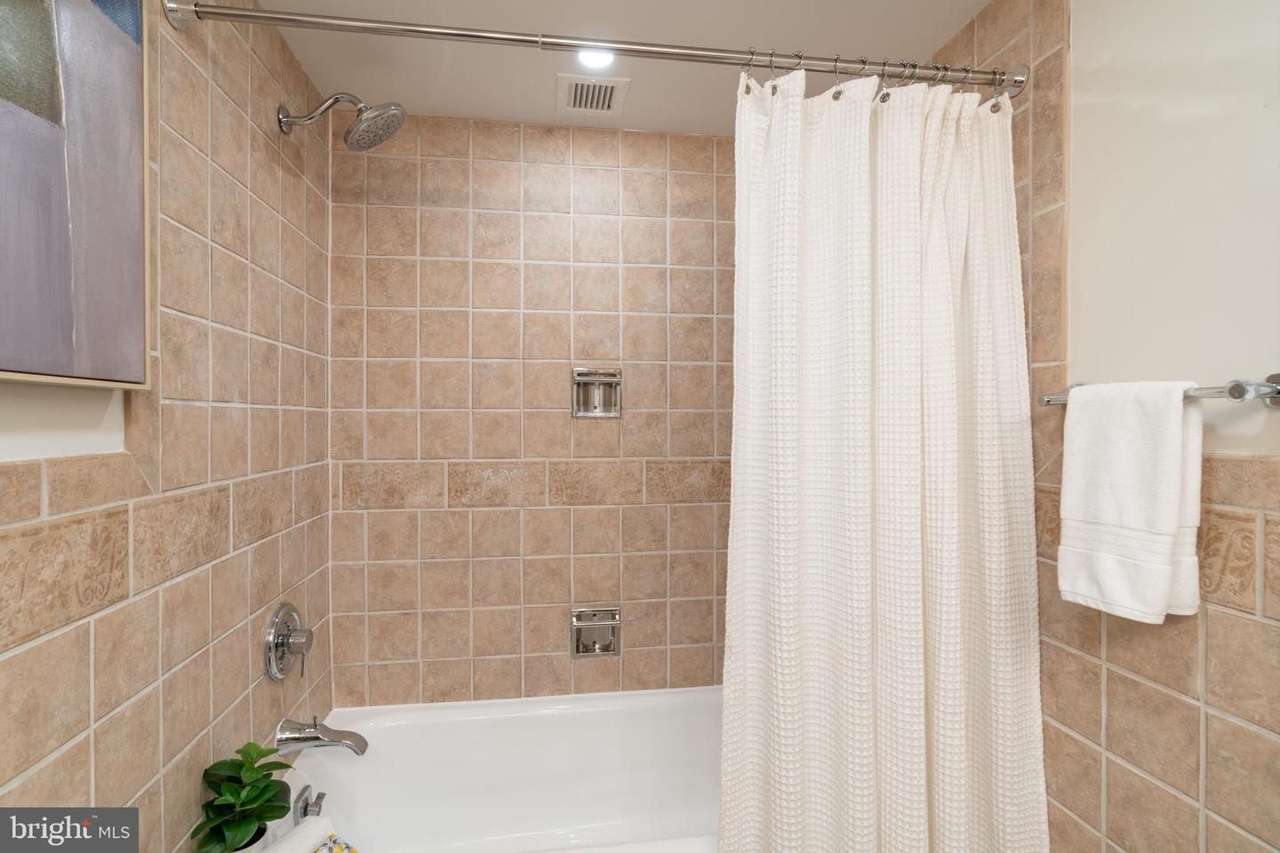 700 NEW HAMPSHIRE AVE NW #1220, WASHINGTON, District Of Columbia 20037, 1 Bedroom Bedrooms, ,1 BathroomBathrooms,Residential,For sale,700 NEW HAMPSHIRE AVE NW #1220,DCDC2164786 MLS # DCDC2164786