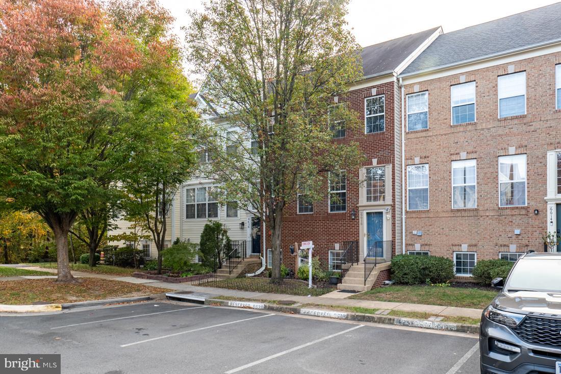 6616 CHARLES GREEN SQ, ALEXANDRIA, Virginia 22315, 4 Bedrooms Bedrooms, ,3 BathroomsBathrooms,Residential,For sale,6616 CHARLES GREEN SQ,VAFX2204434 MLS # VAFX2204434