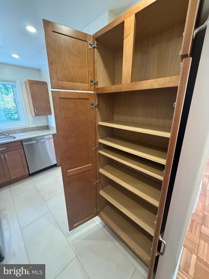 3470 GUNSTON RD, ALEXANDRIA, Virginia 22302, 2 Bedrooms Bedrooms, ,1 BathroomBathrooms,Residential,For sale,3470 GUNSTON RD,VAAX2037310 MLS # VAAX2037310