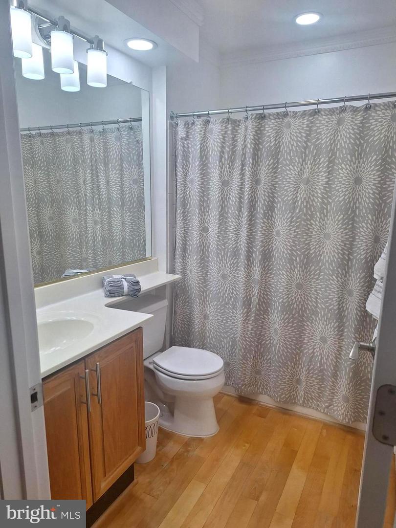 7594-F LAKESIDE VILLAGE DR #F, FALLS CHURCH, Virginia 22042, 1 Bedroom Bedrooms, ,1 BathroomBathrooms,Residential,For sale,7594-F LAKESIDE VILLAGE DR #F,VAFX2207648 MLS # VAFX2207648