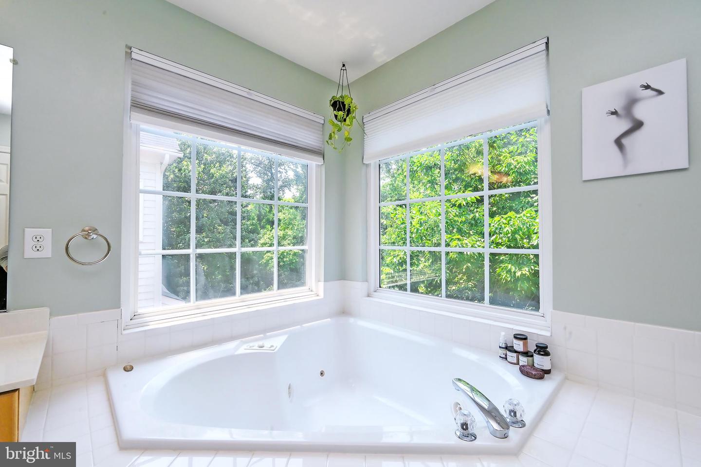 3392 WILTON CREST CT, ALEXANDRIA, Virginia 22310, 4 Bedrooms Bedrooms, ,3 BathroomsBathrooms,Residential,For sale,3392 WILTON CREST CT,VAFX2188276 MLS # VAFX2188276