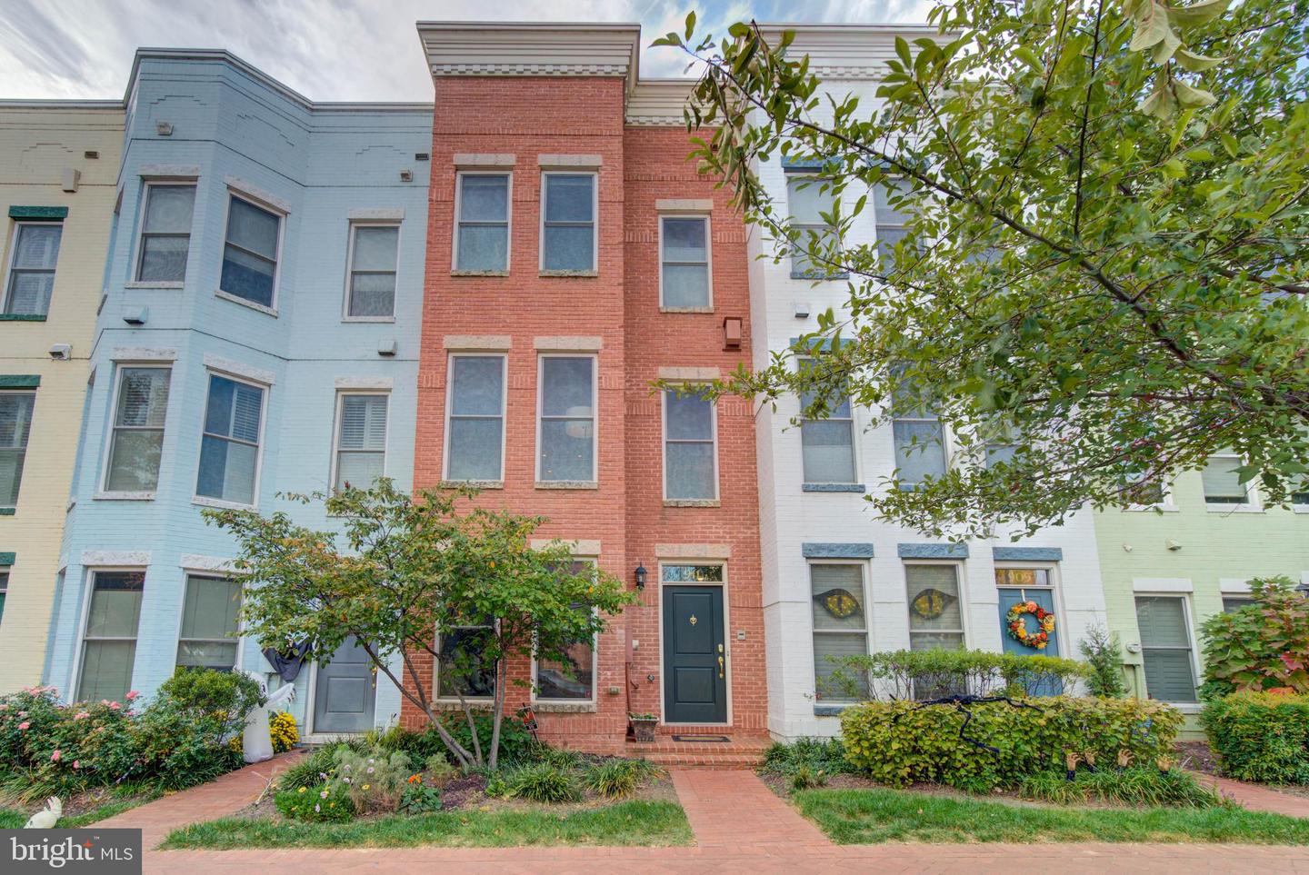 911 4TH ST SE, WASHINGTON, District Of Columbia 20003, 4 Bedrooms Bedrooms, ,3 BathroomsBathrooms,Residential,For sale,911 4TH ST SE,DCDC2153388 MLS # DCDC2153388