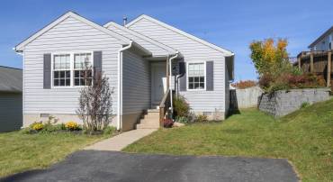 1033 D ST, WAYNESBORO, Virginia 22980, 3 Bedrooms Bedrooms, ,1 BathroomBathrooms,Residential,1033 D ST,658357 MLS # 658357