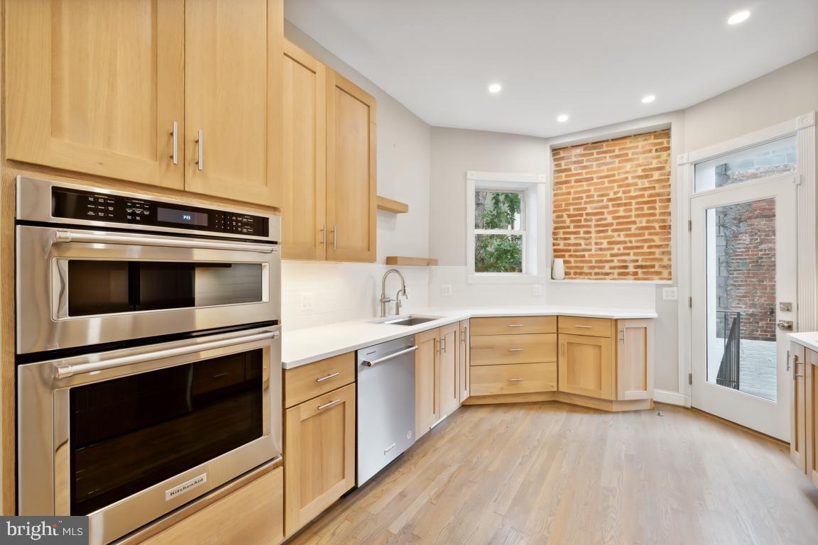 706 12TH ST NE, WASHINGTON, District Of Columbia 20002, 3 Bedrooms Bedrooms, 3 Rooms Rooms,3 BathroomsBathrooms,Residential,For sale,706 12TH ST NE,DCDC2160520 MLS # DCDC2160520