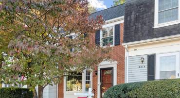 6517 COACHLEIGH WAY, ALEXANDRIA, Virginia 22315, 3 Bedrooms Bedrooms, ,2 BathroomsBathrooms,Residential,For sale,6517 COACHLEIGH WAY,VAFX2204360 MLS # VAFX2204360