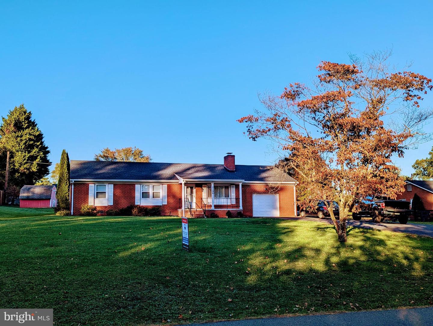 7196 AIRLIE RD, WARRENTON, Virginia 20187, 3 Bedrooms Bedrooms, 7 Rooms Rooms,2 BathroomsBathrooms,Residential,For sale,7196 AIRLIE RD,VAFQ2014338 MLS # VAFQ2014338