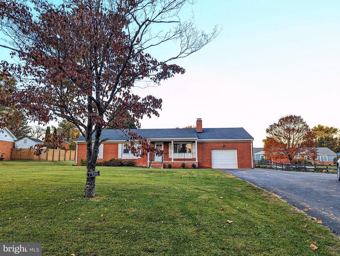 7196 AIRLIE RD, WARRENTON, Virginia 20187, 3 Bedrooms Bedrooms, 7 Rooms Rooms,2 BathroomsBathrooms,Residential,For sale,7196 AIRLIE RD,VAFQ2014338 MLS # VAFQ2014338