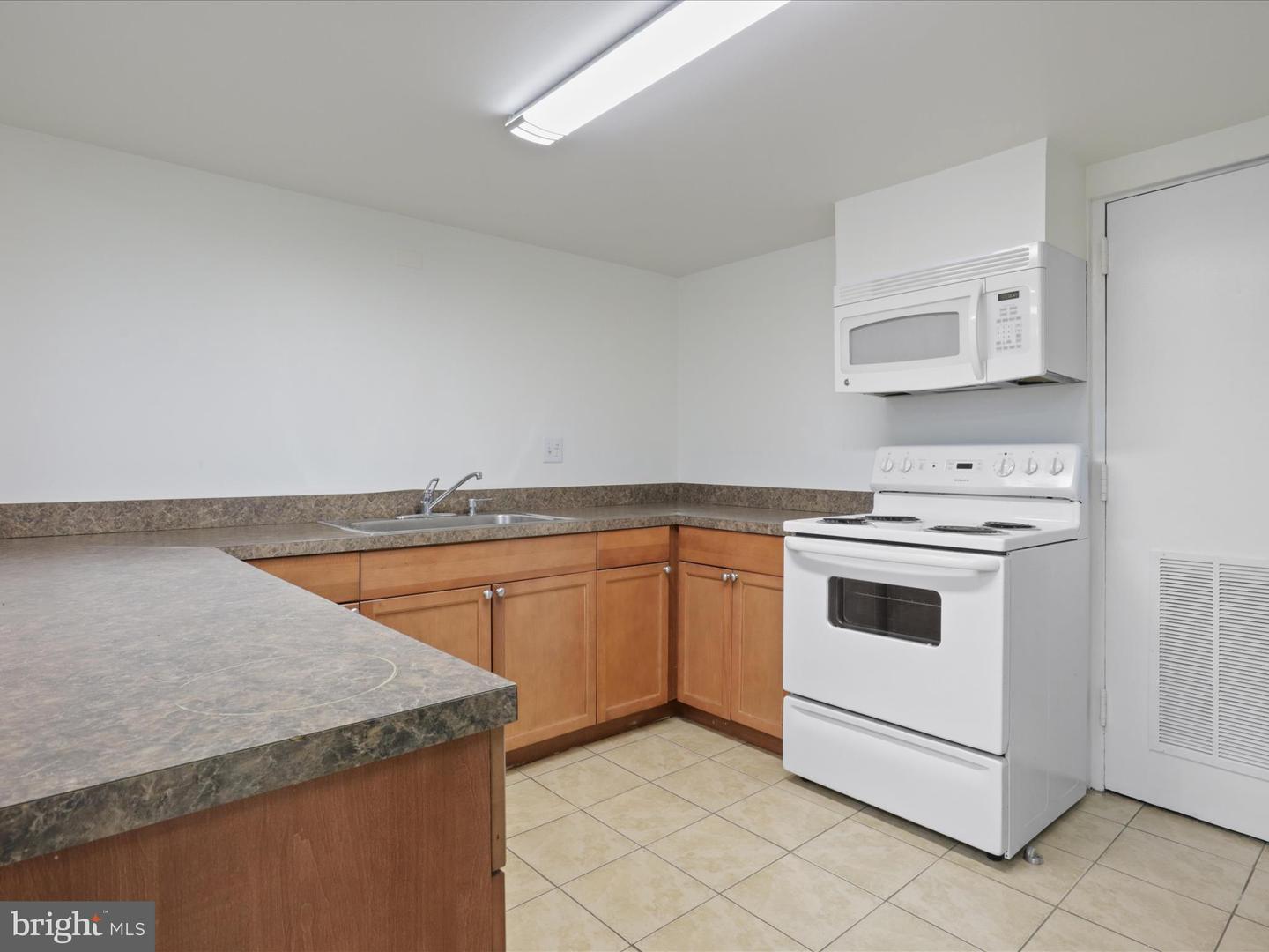 4600 DUKE ST #1023, ALEXANDRIA, Virginia 22304, 2 Bedrooms Bedrooms, ,1 BathroomBathrooms,Residential,For sale,4600 DUKE ST #1023,VAAX2039190 MLS # VAAX2039190