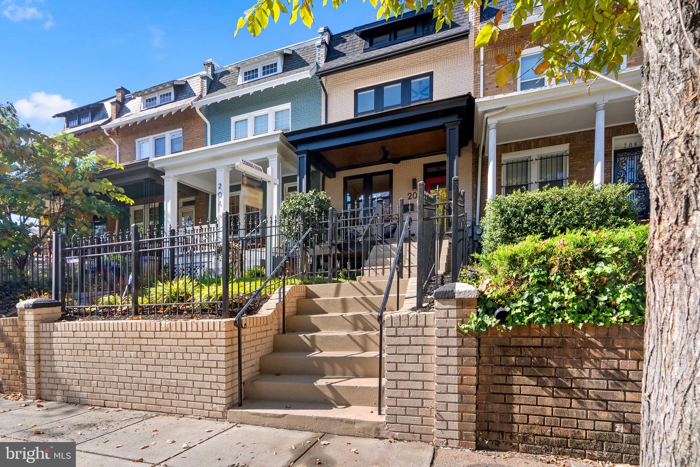 206 17TH ST NE, WASHINGTON, District Of Columbia 20002, 4 Bedrooms Bedrooms, ,3 BathroomsBathrooms,Residential,For sale,206 17TH ST NE,DCDC2166628 MLS # DCDC2166628