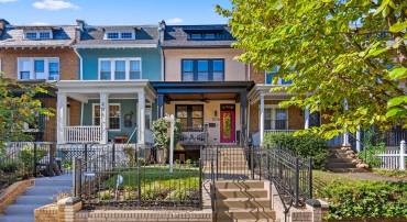 206 17TH ST NE, WASHINGTON, District Of Columbia 20002, 4 Bedrooms Bedrooms, ,3 BathroomsBathrooms,Residential,For sale,206 17TH ST NE,DCDC2166628 MLS # DCDC2166628