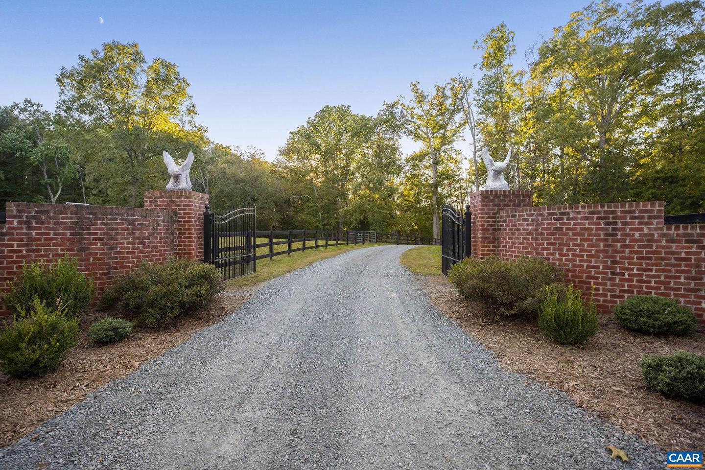 2055 THOMAS JEFFERSON PKWY, CHARLOTTESVILLE, Virginia 22902, 4 Bedrooms Bedrooms, ,5 BathroomsBathrooms,Residential,For sale,2055 THOMAS JEFFERSON PKWY,658352 MLS # 658352