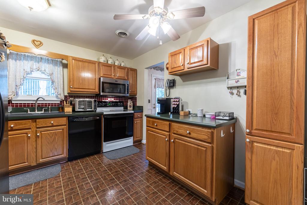 1107 COTTONWOOD RD, CHARLOTTESVILLE, Virginia 22901, 3 Bedrooms Bedrooms, ,1 BathroomBathrooms,Residential,1107 COTTONWOOD RD,VAAB2000794 MLS # VAAB2000794