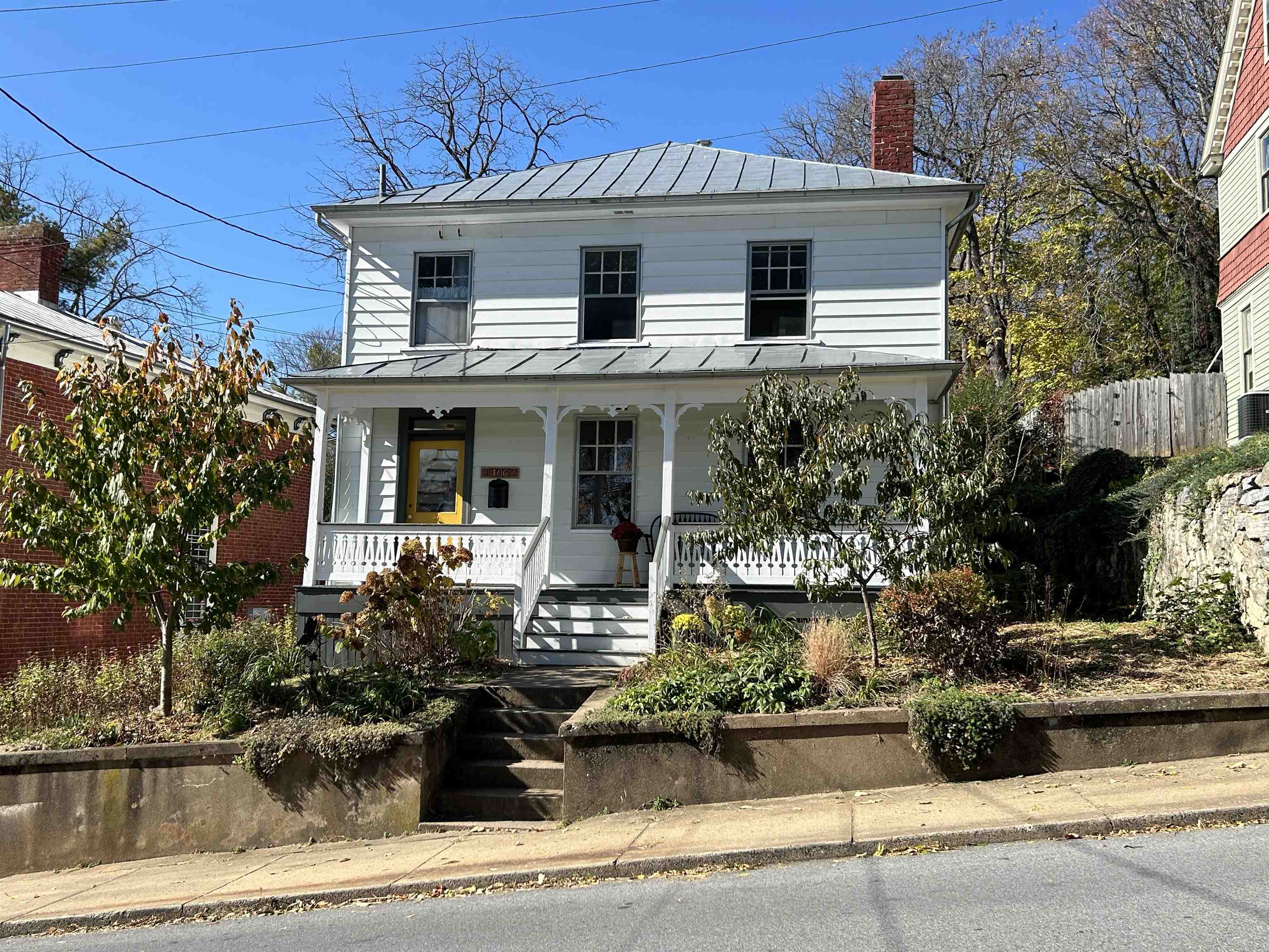 106 N JEFFERSON, STAUNTON, Virginia 24401, 3 Bedrooms Bedrooms, ,1 BathroomBathrooms,Residential,106 N JEFFERSON,658379 MLS # 658379