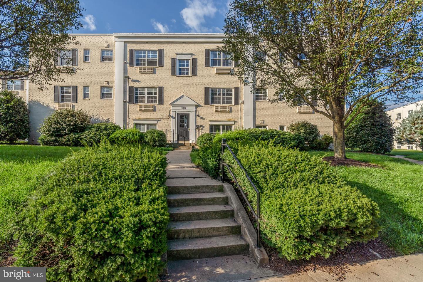 2241 FARRINGTON AVE #304, ALEXANDRIA, Virginia 22303, 1 Bedroom Bedrooms, ,1 BathroomBathrooms,Residential,For sale,2241 FARRINGTON AVE #304,VAFX2206428 MLS # VAFX2206428