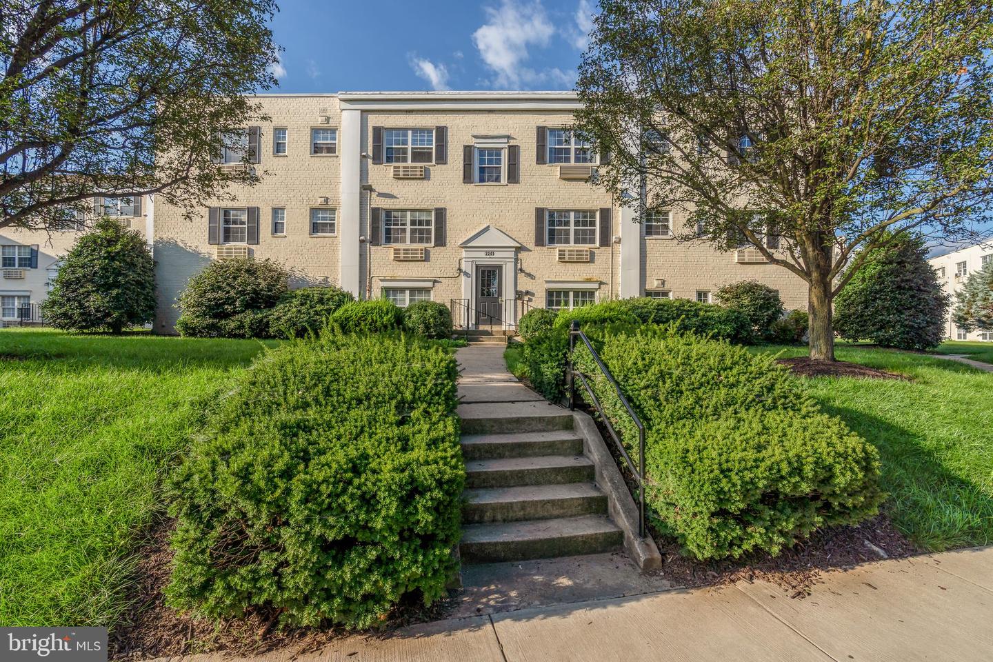 2241 FARRINGTON AVE #304, ALEXANDRIA, Virginia 22303, 1 Bedroom Bedrooms, ,1 BathroomBathrooms,Residential,For sale,2241 FARRINGTON AVE #304,VAFX2206428 MLS # VAFX2206428