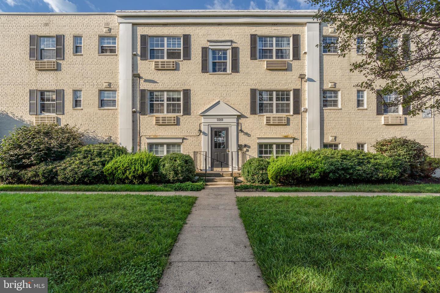 2241 FARRINGTON AVE #304, ALEXANDRIA, Virginia 22303, 1 Bedroom Bedrooms, ,1 BathroomBathrooms,Residential,For sale,2241 FARRINGTON AVE #304,VAFX2206428 MLS # VAFX2206428