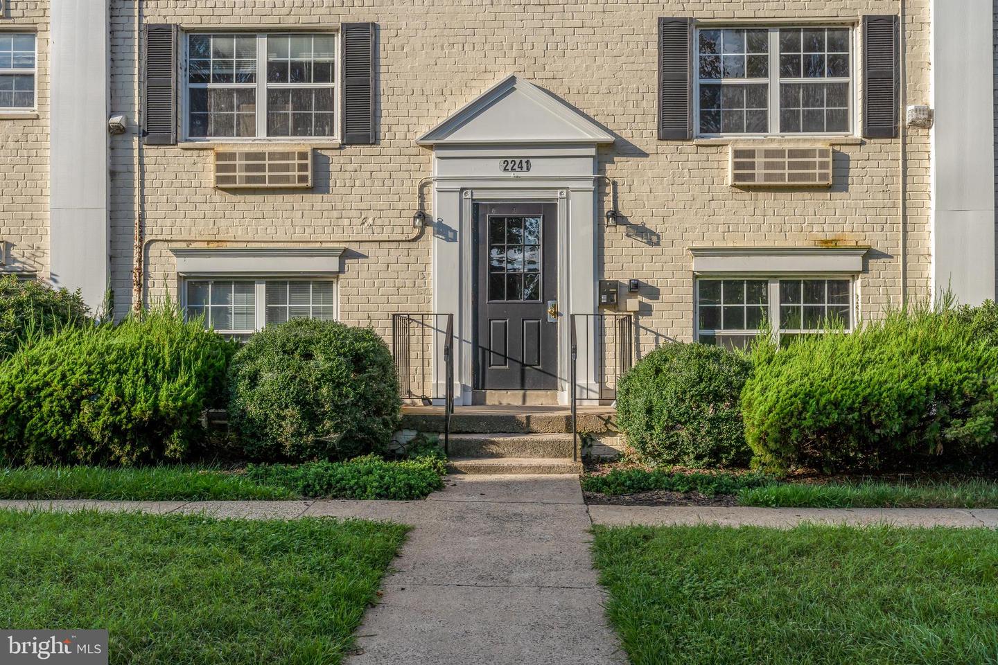 2241 FARRINGTON AVE #304, ALEXANDRIA, Virginia 22303, 1 Bedroom Bedrooms, ,1 BathroomBathrooms,Residential,For sale,2241 FARRINGTON AVE #304,VAFX2206428 MLS # VAFX2206428