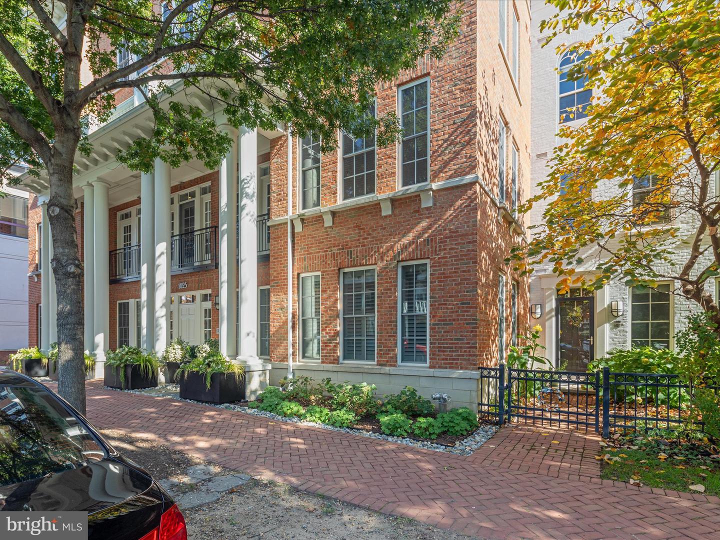 1023 N ROYAL ST #101, ALEXANDRIA, Virginia 22314, 1 Bedroom Bedrooms, ,1 BathroomBathrooms,Residential,For sale,1023 N ROYAL ST #101,VAAX2039032 MLS # VAAX2039032