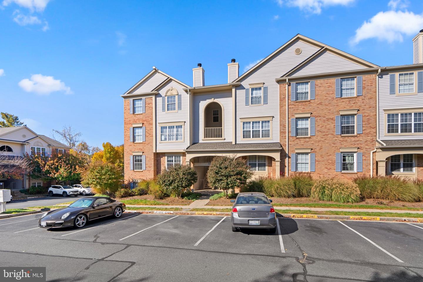 2822 EMMA LEE ST #102, FALLS CHURCH, Virginia 22042, 2 Bedrooms Bedrooms, 5 Rooms Rooms,2 BathroomsBathrooms,Residential,For sale,2822 EMMA LEE ST #102,VAFX2207436 MLS # VAFX2207436